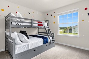 5 bedrooms, iron/ironing board, WiFi, bed sheets