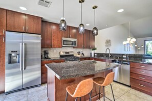 Interior - Mtn & Golf Course Views: Relaxing Palm Desert Gem (Palm Desert)