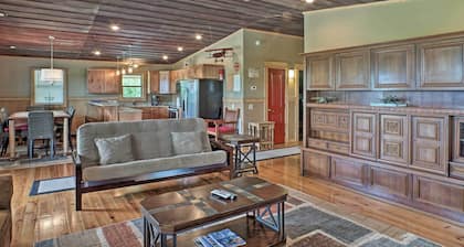 Guntersville Cabin w/ Lake Views!