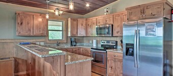 Guntersville Cabin w/ Lake Views!