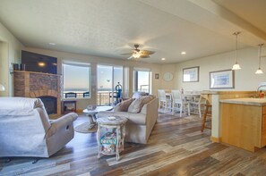 Apartment (2 Bedrooms) | Interior - Quiet Waterfront Escape w/ Hot Tub & Beach Access! (Gold Beach)