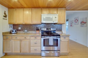 House (2 Bedrooms) | Private kitchen