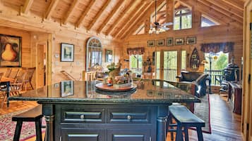 House (3 Bedrooms) | Interior