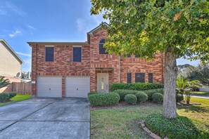 House (6 Bedrooms) | Interior
