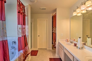 House (6 Bedrooms) | Interior - Family-friendly Home ~ 12 Mi to Space Center! (Pasadena)