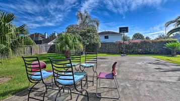 House (6 Bedrooms) | Interior