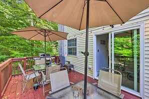 House (5 Bedrooms) | Interior - Deck & Backyard: Tobyhanna Family Home (Tobyhanna)