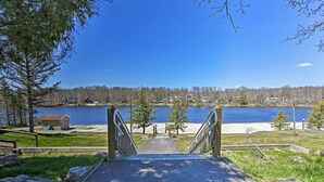 Interior - Deck & Backyard: Tobyhanna Family Home (Tobyhanna)