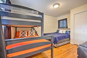 House (5 Bedrooms) | Interior - Deck & Backyard: Tobyhanna Family Home (Tobyhanna)