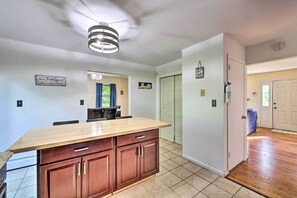 Interior - Deck & Backyard: Tobyhanna Family Home (Tobyhanna)