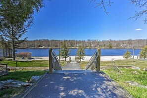 House (5 Bedrooms) | Interior - Deck & Backyard: Tobyhanna Family Home (Tobyhanna)