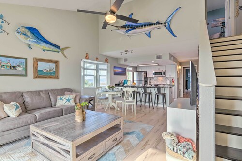 Beachy Rockport Condo w/ Pool & Fishing Pier!