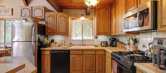 Furnished Deck: High Sierra Cabin in Twain Harte!