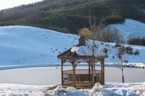 A wooden gazebo by a snow-covered lake with a mountain in the background. - 'A Bit of Heaven' Cabin < 13 Miles From Boone! (Fleetwood)
