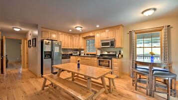 House (4 Bedrooms) | Interior