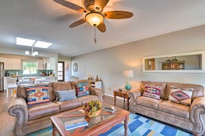 Interior - Bright Ruidoso Condo w/ Deck & Golf Course Views! (Ruidoso)