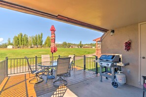 Interior - Bright Ruidoso Condo w/ Deck & Golf Course Views! (Ruidoso)