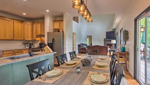 Nhà (4 Bedrooms) | Khu ăn uống