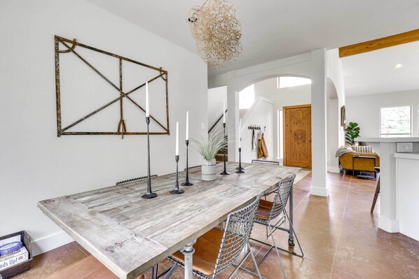 House (5 Bedrooms) | Interior