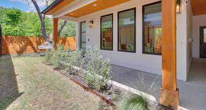 Chic Austin House w/ Spacious Backyard & Hammock