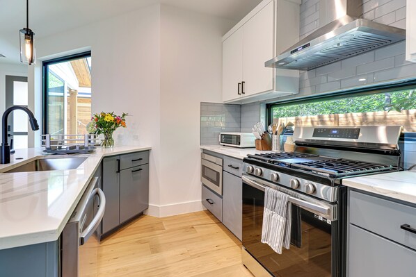 House (2 Bedrooms) | Interior