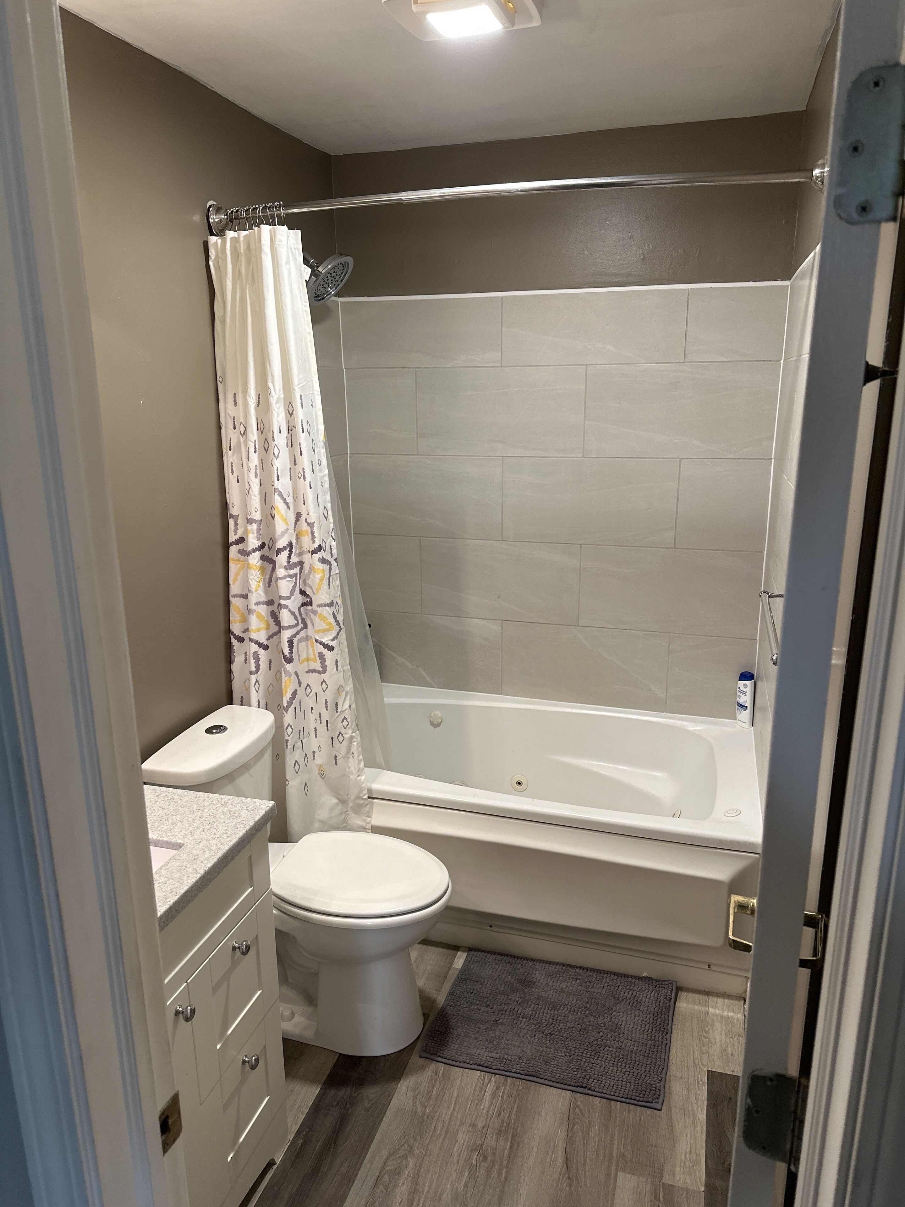 Boblebadekar, håndklæder, Sæbe, Toiletpapir