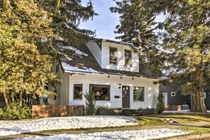 Front of property - Charming Downtown Coeur D'alene Home With Yard! (Coeur d'Alene)