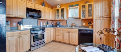 House (5 Bedrooms) | Interior