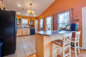 House (5 Bedrooms) | Interior