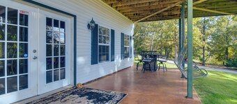 Spacious Norfork Lake Home: Game Room + Views!