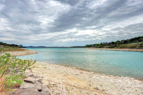 Canyon Lake Getaway w/ Fire Pit, Boat Ramp Nearby!