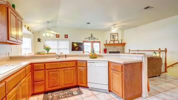 House (3 Bedrooms) | Interior