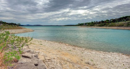 Canyon Lake Getaway w/ Fire Pit, Boat Ramp Nearby!