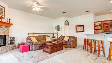 House (3 Bedrooms) | Interior