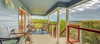 Canyon Lake Getaway w/ Fire Pit, Boat Ramp Nearby!