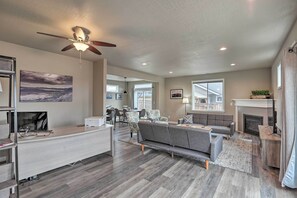 Interior - Chic Bend Home w/ Deck < 3 Mi to Downtown! (Bend)