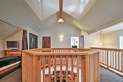 1 Mi to Mtn, 1 More to Shore! Luxury Tahoe Home