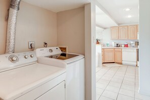 Apartment (1 Bedroom) | Interior - Wooded Apt w/ River Views, 3 Mi to Dtwn Cincinnati (Cincinnati)