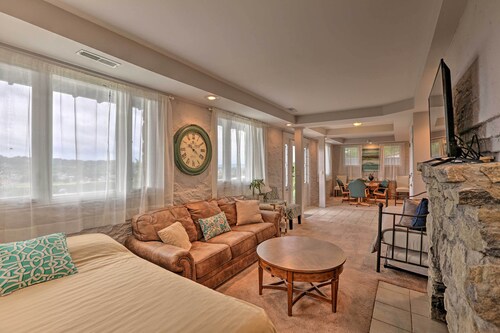 Queen City Sanctuary w/ Views, 3 Mi to Downtown!