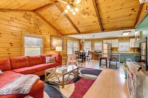 House (2 Bedrooms) | Interior