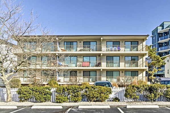 Interior - Walk to the Beach: Ocean City Condo w/ Balcony (Ocean City)