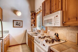 Apartment (2 Bedrooms) | Interior - Inviting Ski Getaway < 1 Mile to Northstar Resort! (Truckee)