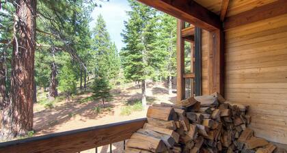 Inviting Ski Getaway < 1 Mile to Northstar Resort!