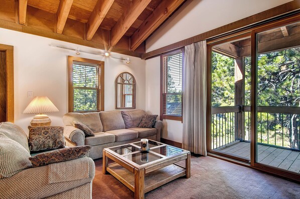 Apartment (2 Bedrooms) | Front of property - Inviting Ski Getaway < 1 Mile to Northstar Resort! (Truckee)