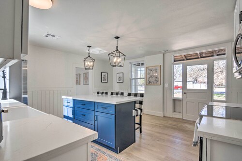 Modern Kanab Home: Fire Pit, Red Rock Views!