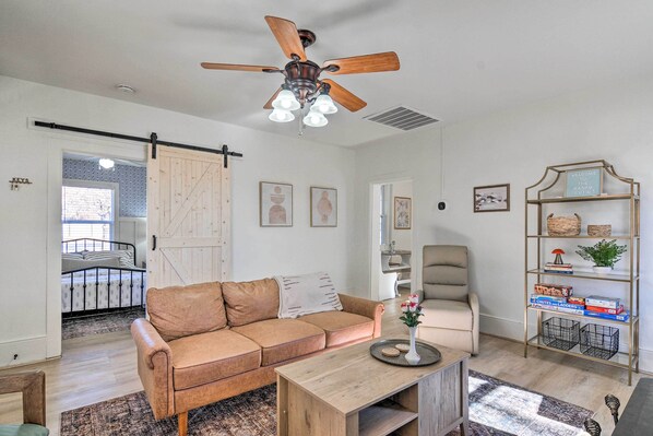 House (3 Bedrooms) | Interior - Modern Kanab Home: Fire Pit, Red Rock Views! (Kanab)