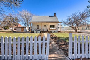 House (3 Bedrooms) | Interior - Modern Kanab Home: Fire Pit, Red Rock Views! (Kanab)