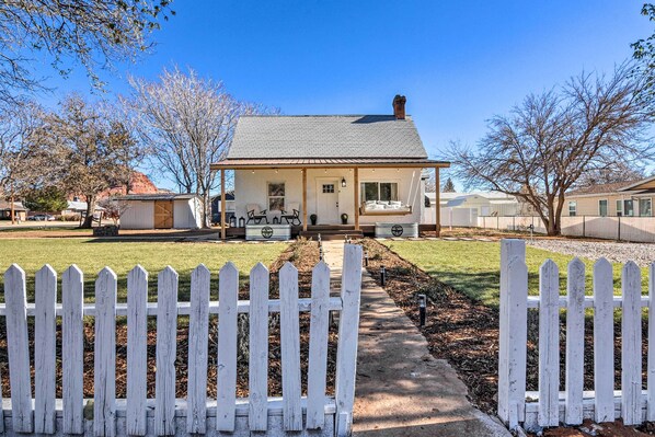 Interior - Modern Kanab Home: Fire Pit, Red Rock Views! (Kanab)