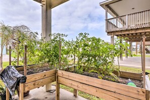 Interior - Pool Access & Walk to Beach: Galveston Home (Galveston)