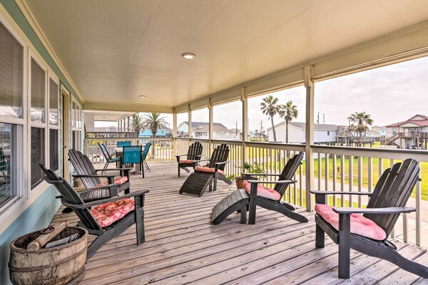 Unwind Poolside, Walk To Beach! Galveston Retreat - Galveston, TX